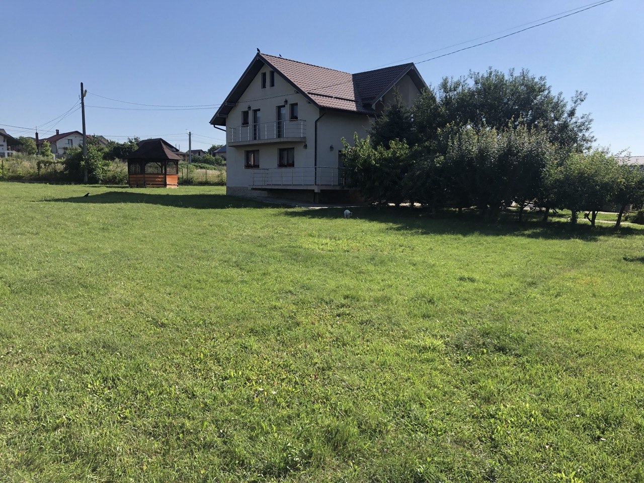 Vand casa spatioasa in Scheia – 270 mp, 4 dormitoare, 2 garaje, dubla alimentare